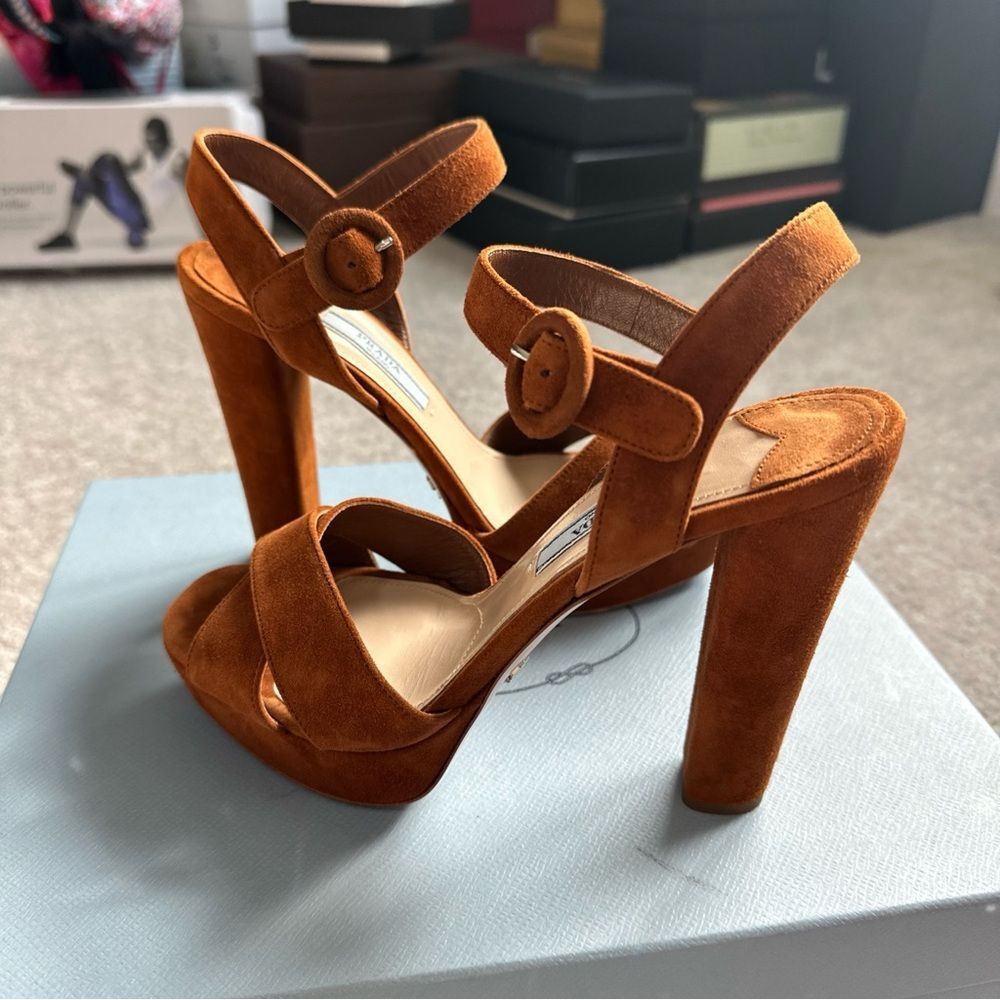 100% AUTHENTIC PRADA WOMENS CAMOSCIO SUEDE PLATFORM HEELED SANDALS SZ 5.5